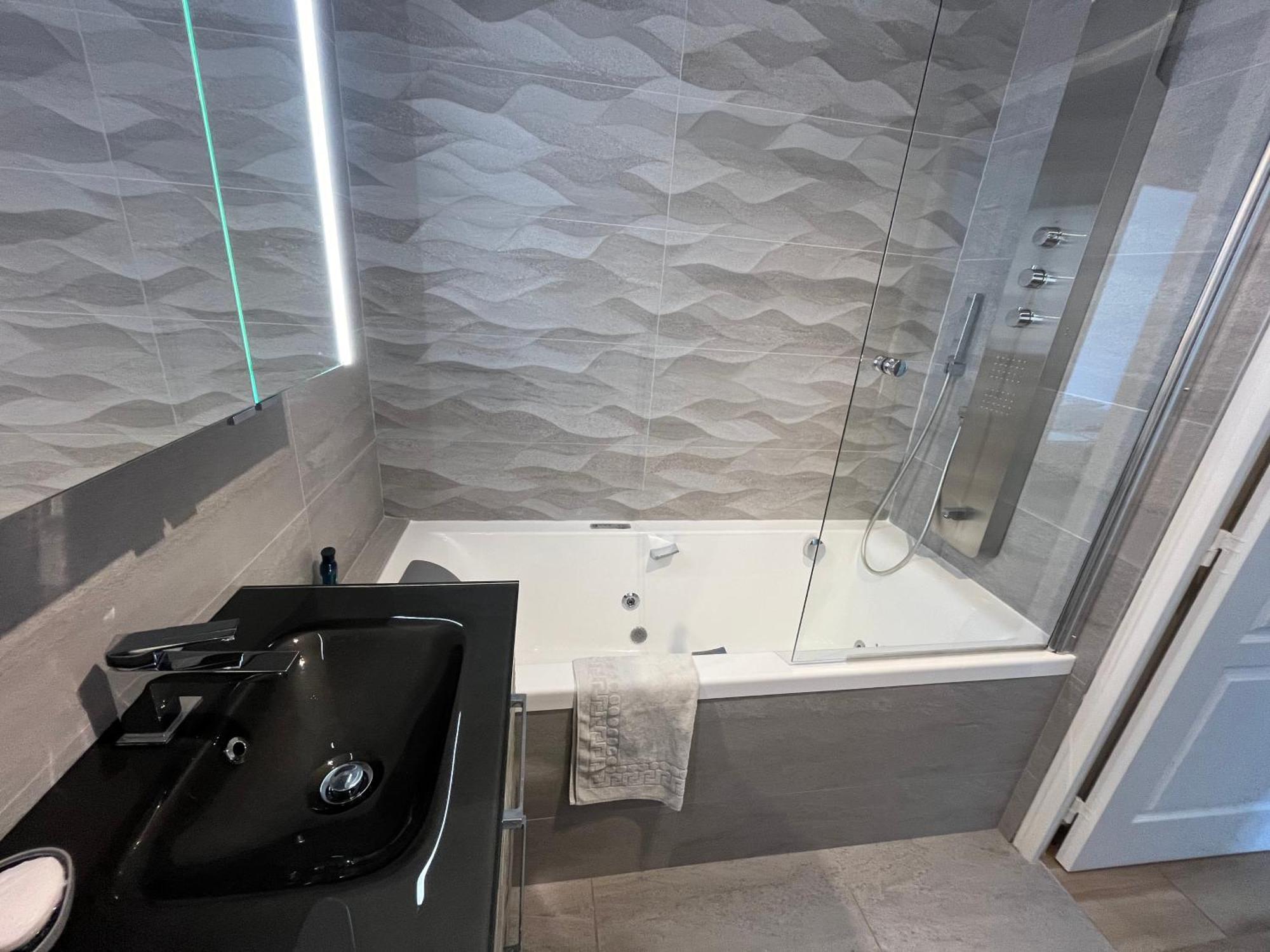 Appartement Entierement Equipe Charbonnières-les-Bains Eksteriør billede