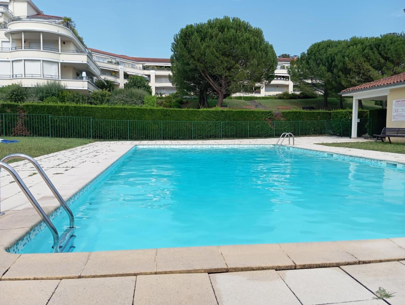 Appartement Entierement Equipe Charbonnières-les-Bains Eksteriør billede